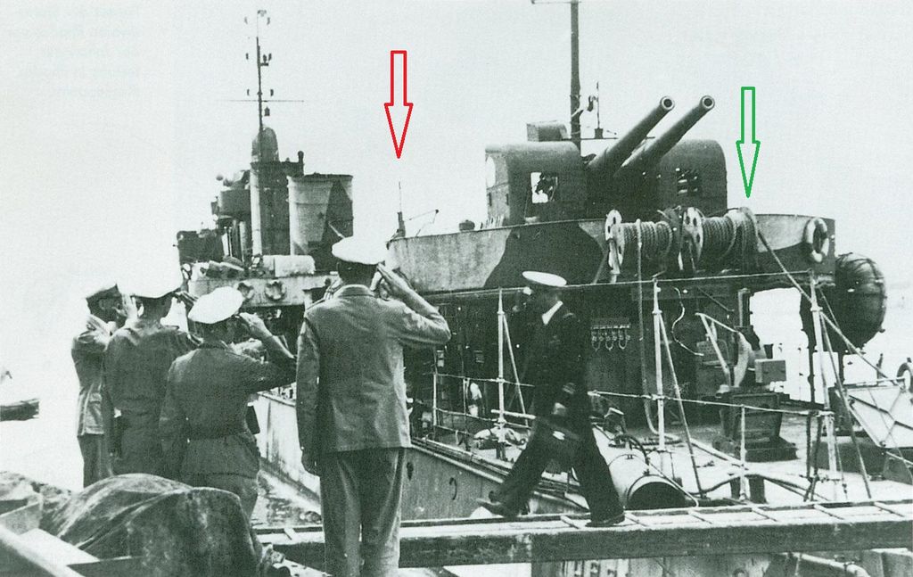 Turbine_Pireo_9_9_43_Comandande_DeRosa_cede_nave_1