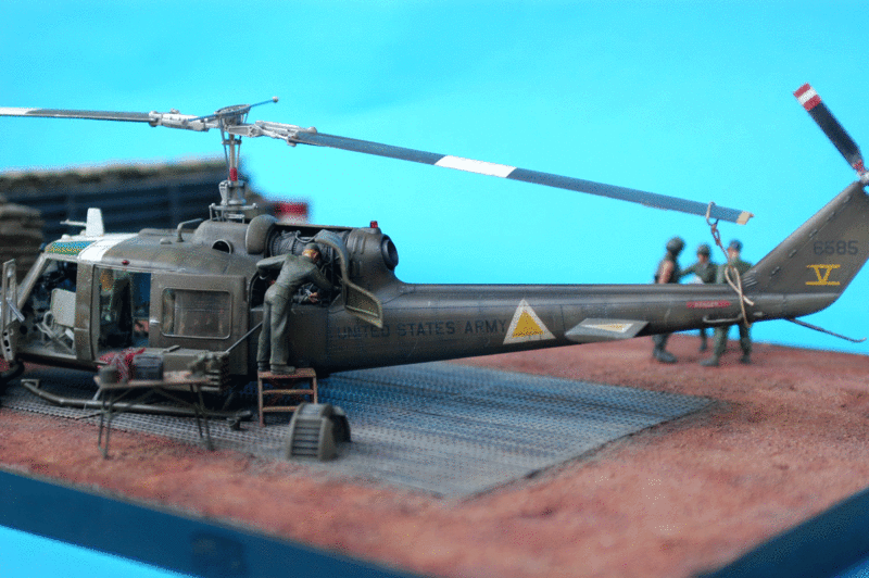 uh-1c-35-italeri-5