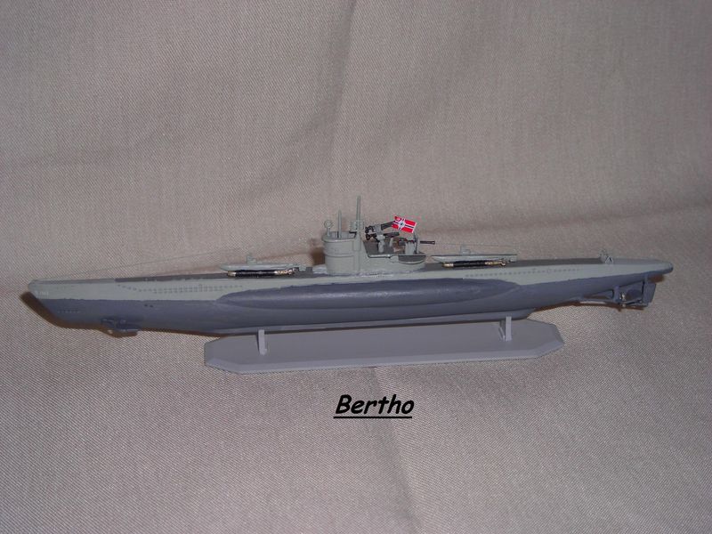 69)U-1305 latosx con decals