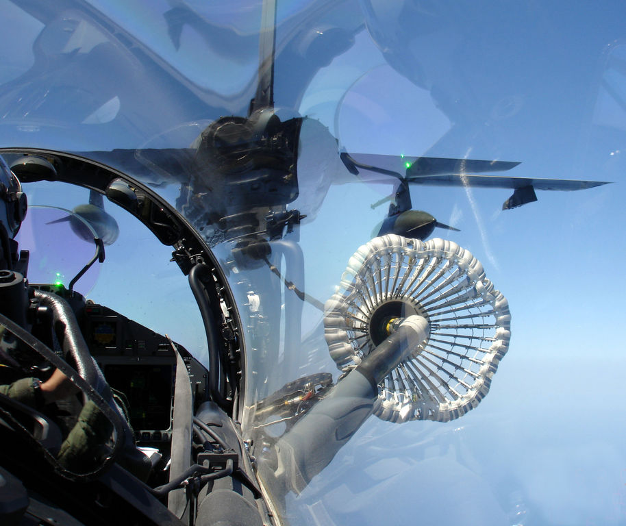 Deci__AA-refuelling_Tornado_to_Eurofighter