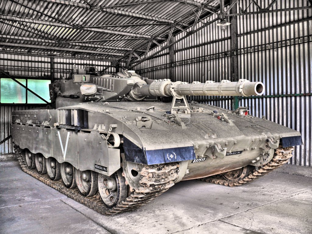810