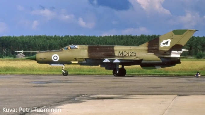 MiG-21BIS_MG-125_Petri_Tuominen_680x1000