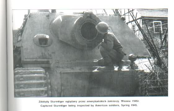 foto 02 SturmTiger catturato, primavera 1945