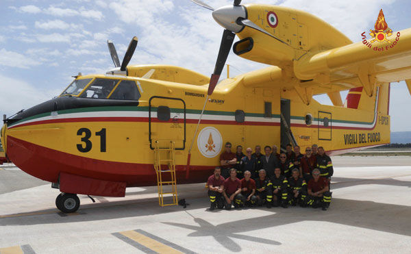 viigli-del-fuoco-canadair-aeroporto-lamezia.jpg