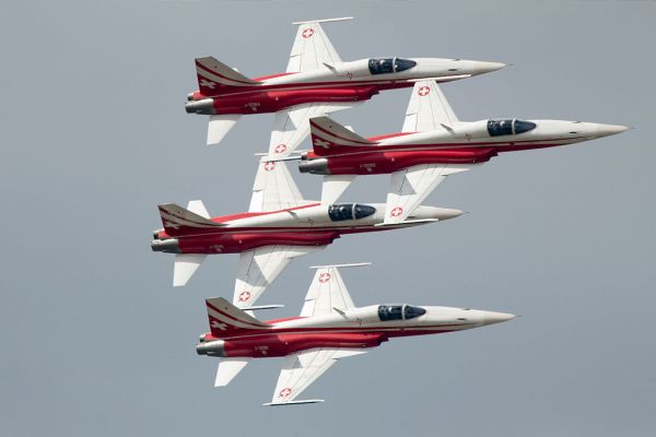 1562655989-1024px-patrouille-suisse-ila-2010-07