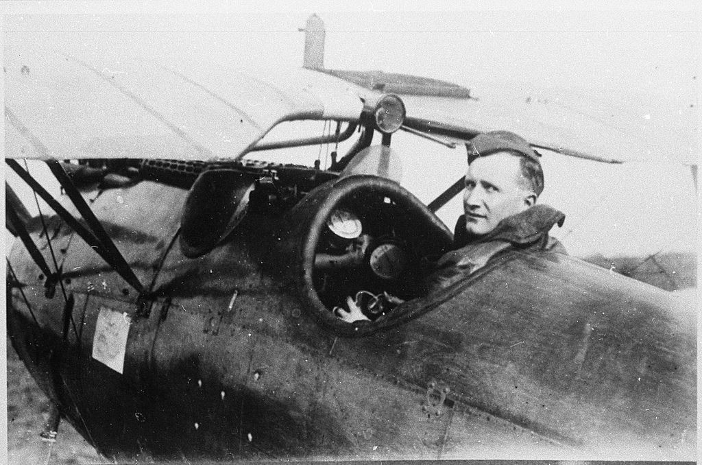 Public_Domain_Pictures_WWI_Aircraft_Pilot_Richtohfen_Goering-1md