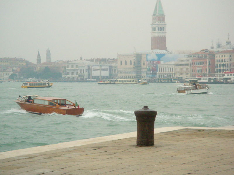 Venezia con nebbia