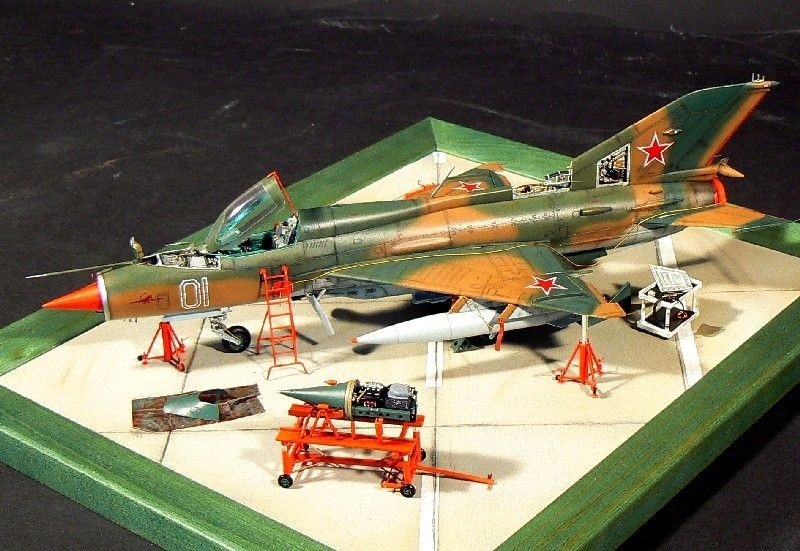Mig 21 PF scala 1-48 di Tavecchia C.M.V. Varedo.JPG