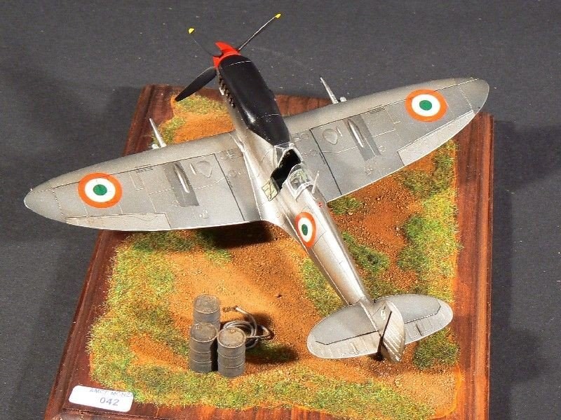 Spifire 51 stormo Pattuglia acrobatica scala 1-72 di Francavilla Andrea dei Modellisti canavesani.JPG