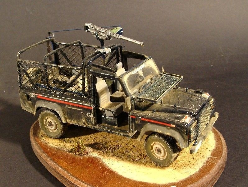 Land Rover Defender 110 battaglione Tuscania scala 1-24 di Radice Martino Amici Modellisti Bollat.JPG