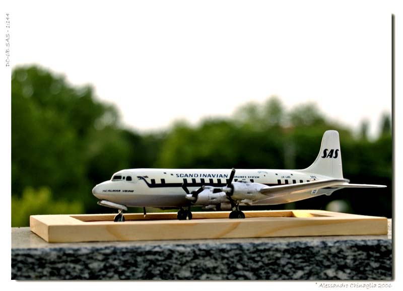 DC-6B_SAS_1-144_-_001