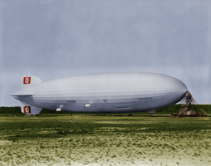 1024px-Hindenburg_at_lakehurst_colorized.png