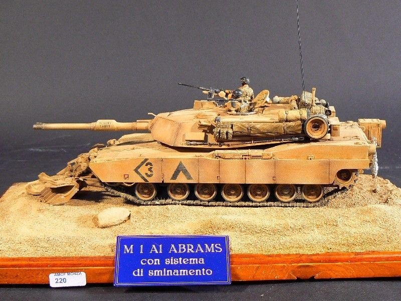 M1A1 Abrams con sminatore scala 1-35 di Medici Edoardo Milano Porta Ticinese.JPG