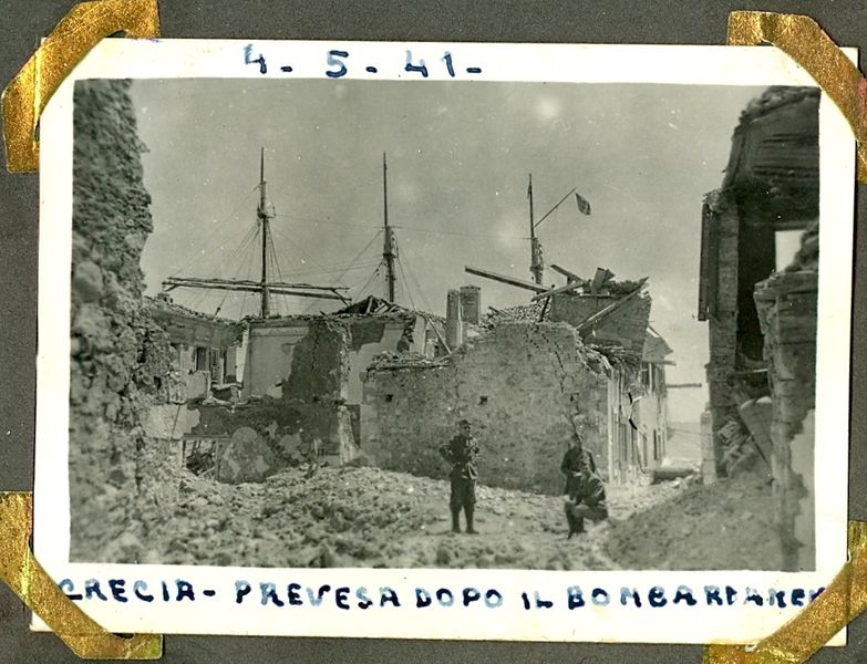 22_04 Grecia Prevesa dopo il bombardamento 4 maggio 1941